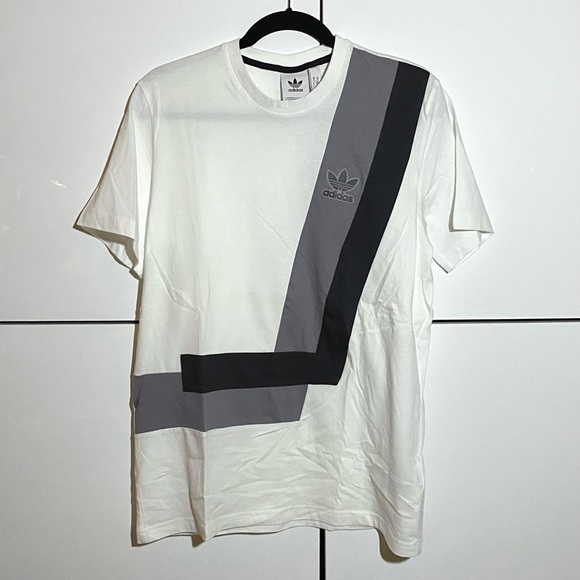 Adidas 3 Stripe Men’s White Logo Tee with Grey/Black Angled Stripe Medium - Picture 1 of 6